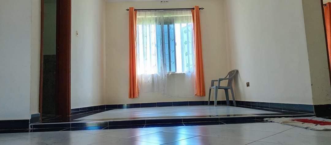 3 BDR MASTER EN SUITE MODERN HOUSE FOR SALE!!